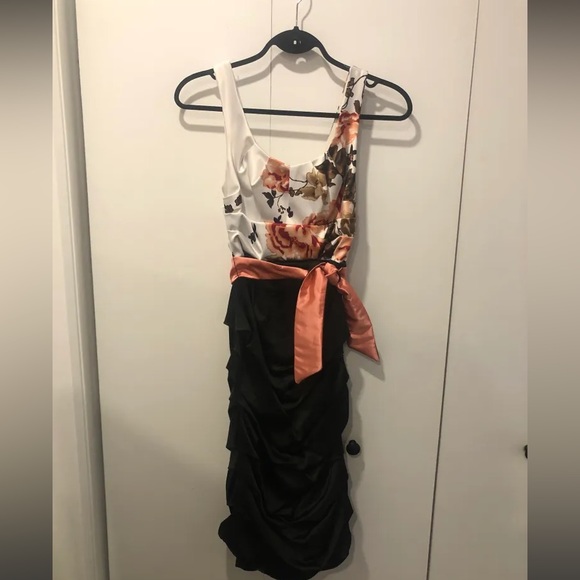 Le Château satin floral dress - Picture 5 of 6